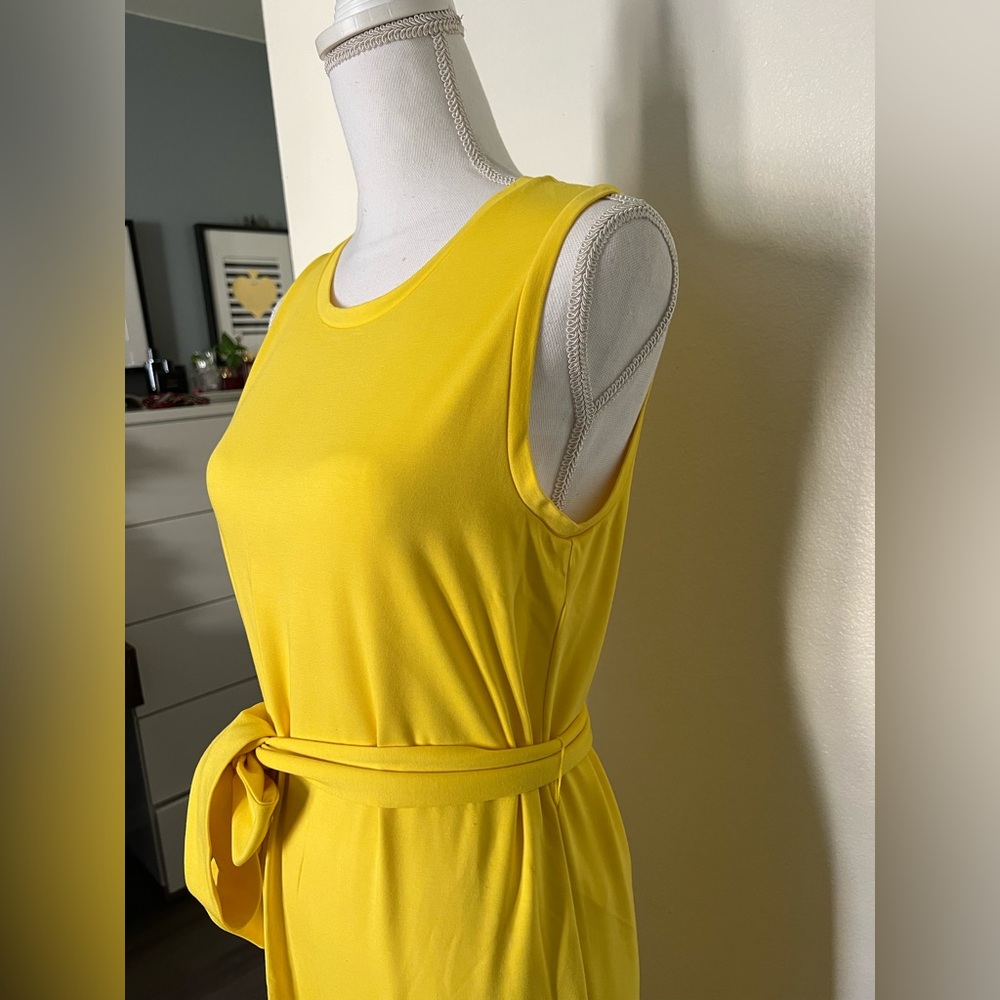 Elegant Yellow Sleeveless Dress
